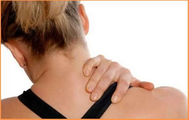گریوا osteochondrosis گردن میں درد اور سختی سے ظاہر ہوتا ہے۔